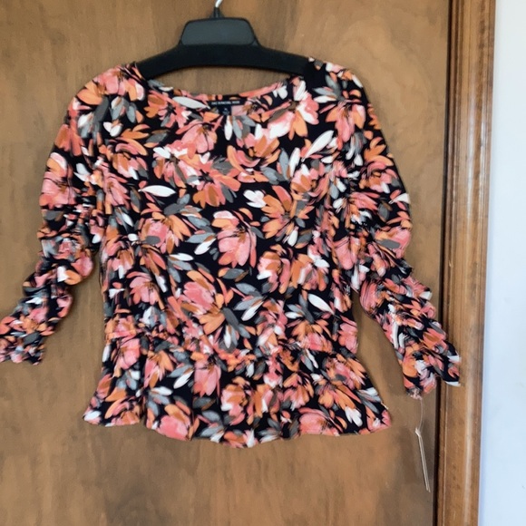 Zac & Rachel rouched sleeve floral top size PL - Picture 5 of 17